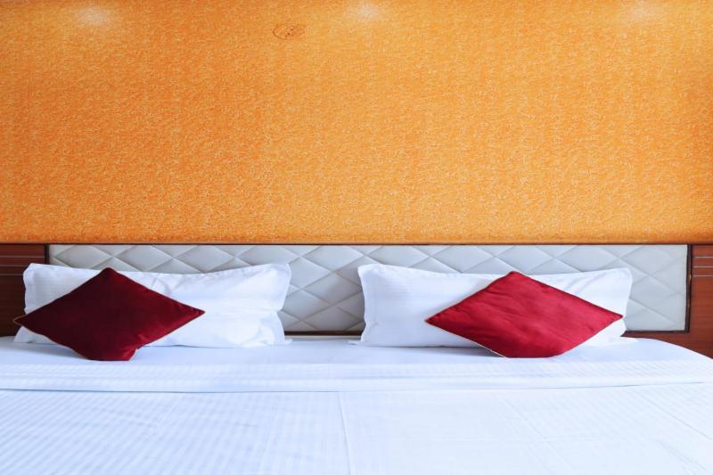 Business Inn Бангалор Екстериор снимка